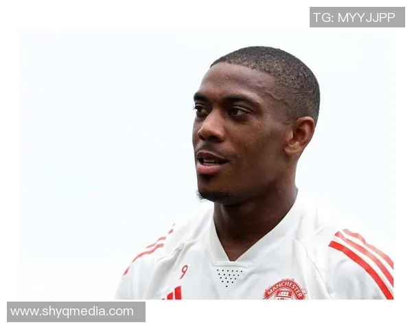 足球明星摆拍姿势揭秘如何通过姿势展现个人魅力与职业风范